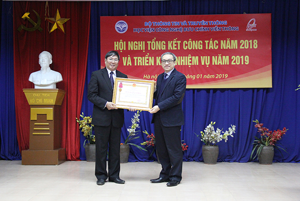 Học viện Công nghệ Bưu chính Viễn thông cơ sở thành phố Hồ Chí Minh nhận Huân chương Lao động hạng Ba