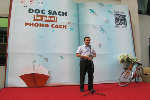 Sinh viên hào hứng với ngày hội đọc sách PTIT 2017