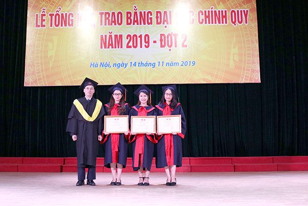 Lễ tổng kết và trao bằng tốt nghiệp hệ đại học chính quy năm 2019 đợt 2