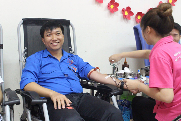 Hơn 1000 sinh viên PTIT tham gia chương trình hiến máu tình nguyện “PTIT hồng 2018”