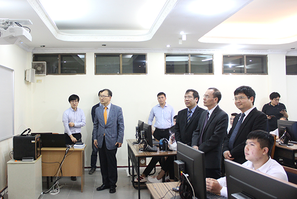 Học viện Công nghệ Bưu chính Viễn thông khai trương phòng học tiếng anh trực tuyến