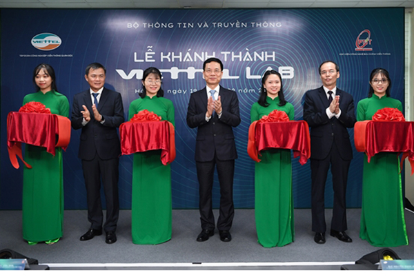 Khánh thành phòng Lab Mạng di động thế hệ thứ 4 do Tập đoàn Công nghiệp – Viễn thông Quân đội (Viettel) trao tặng