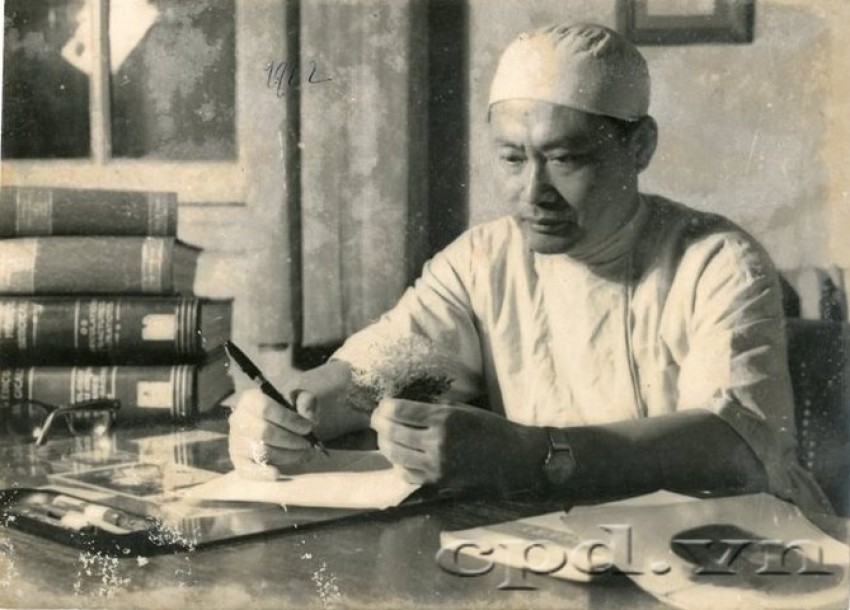 GS Tôn Thất Tùng, dạy con, Tôn Nữ Ngọc Trân, Tôn Nữ Hồng Tâm, Tôn Thất Bách