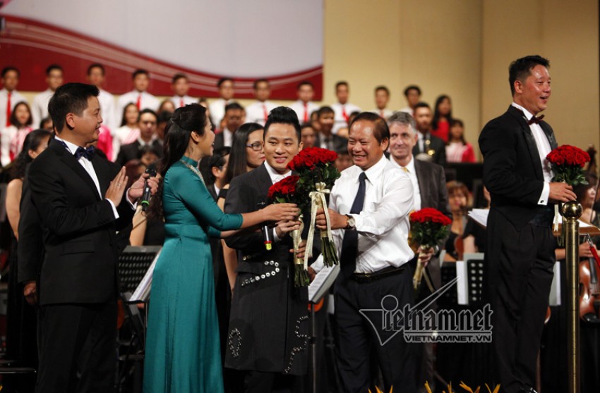 Hòa nhạc Điều còn mãi 2016, điều còn mãi, Đăng Dương, Tùng Dương,  Lê Anh Dũng, Hồng Vy, Thành Lê, Trần Mạnh Hùng,  Lê Phi Phi, Dàn nhạc Giao hưởng quốc gia