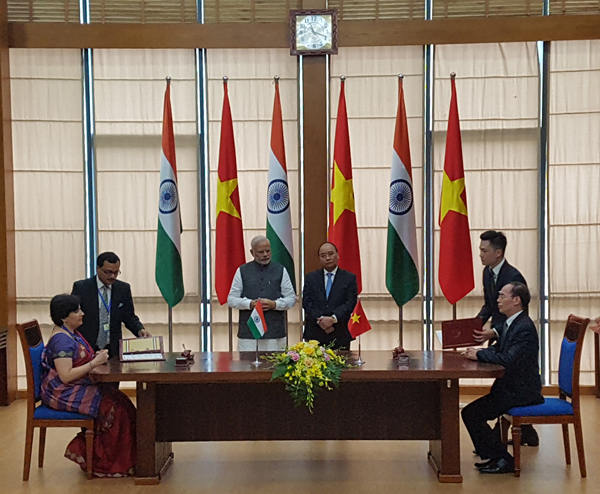 Học viện Công nghệ BCVT ký kết thỏa thuận hợp tác thực hiện dự án giữa ASEAN – Ấn Độ dưới sự chứng kiến của Thủ tướng.