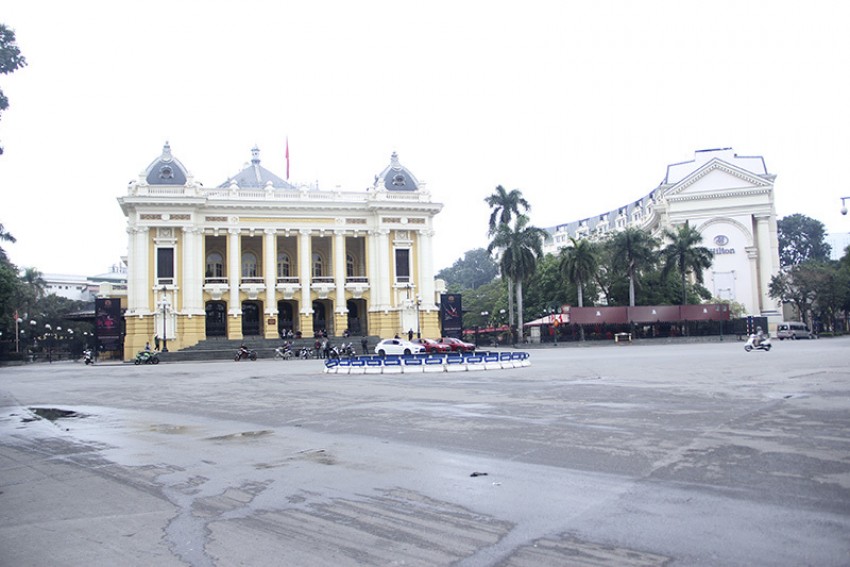 Hà Nội cực dễ thương mùng 1 Tết, khác xa ngày thường