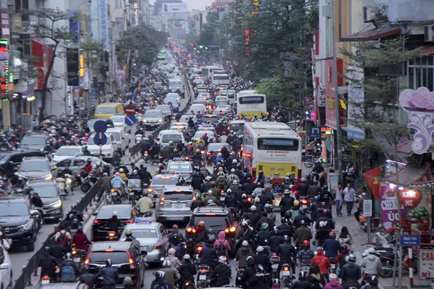 Hà Nội cực dễ thương mùng 1 Tết, khác xa ngày thường