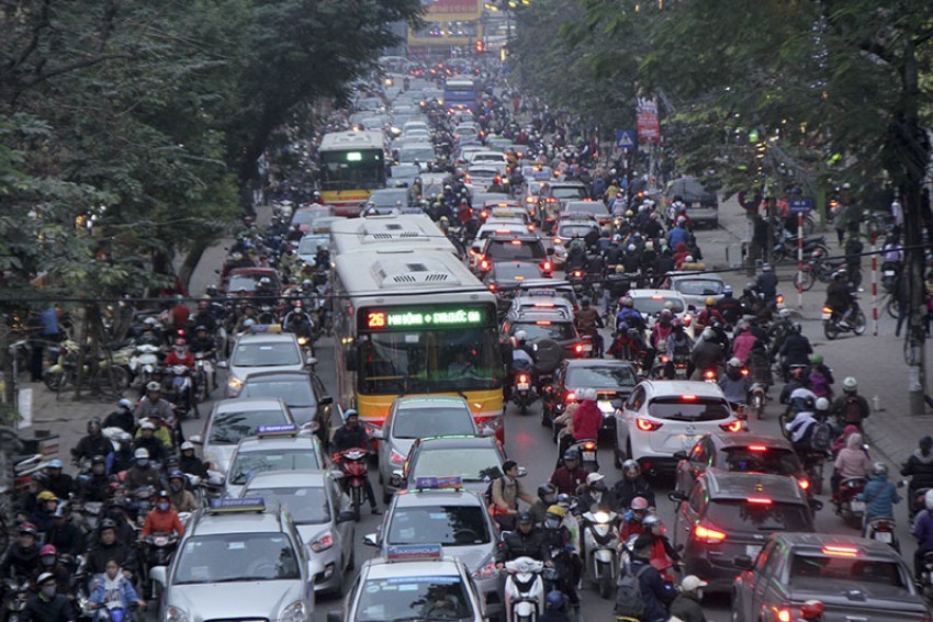 Hà Nội cực dễ thương mùng 1 Tết, khác xa ngày thường