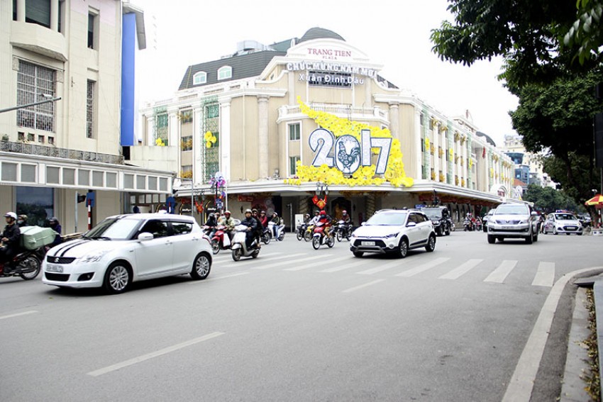 Hà Nội cực dễ thương mùng 1 Tết, khác xa ngày thường