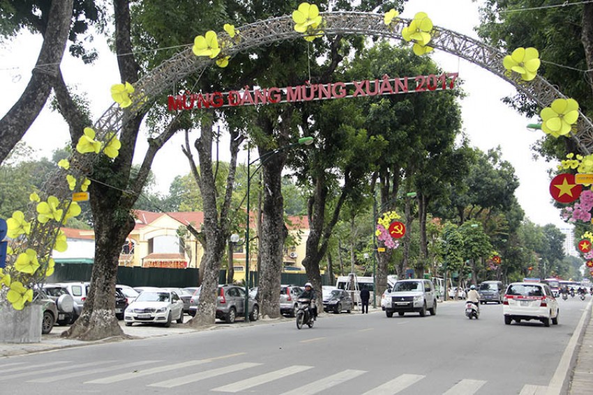 Hà Nội cực dễ thương mùng 1 Tết, khác xa ngày thường