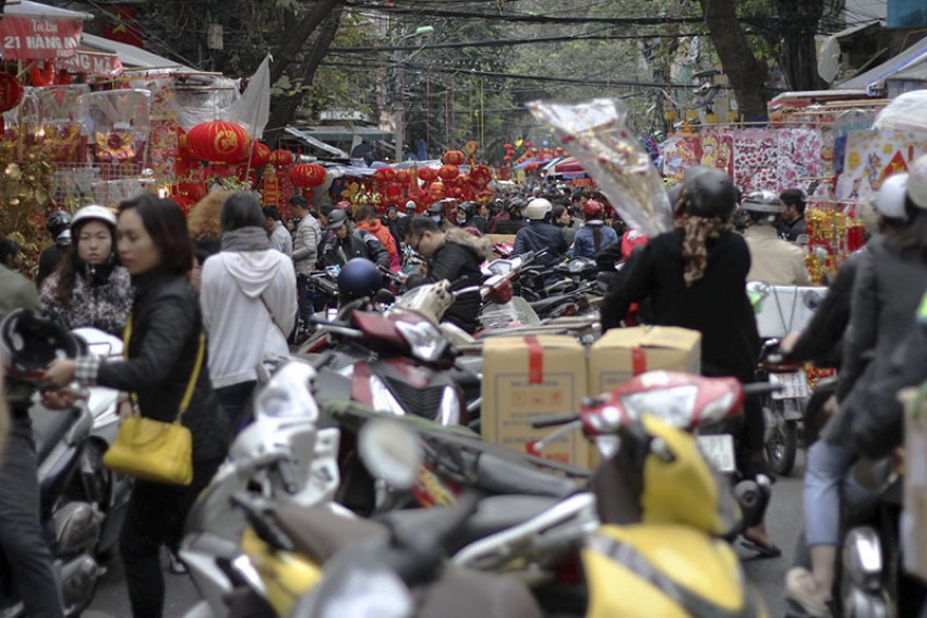 Hà Nội cực dễ thương mùng 1 Tết, khác xa ngày thường