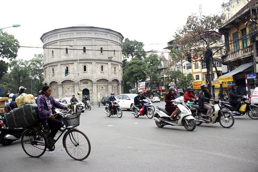 Hà Nội cực dễ thương mùng 1 Tết, khác xa ngày thường