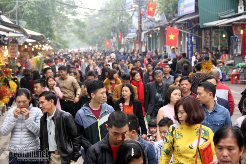 Hà Nội: Biển người chen chân đi lễ đầu năm