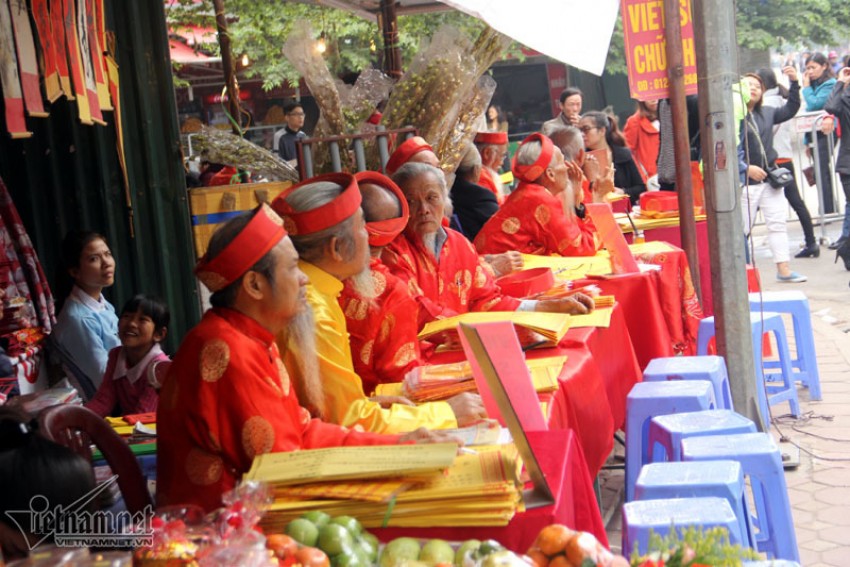 Hà Nội: Biển người chen chân đi lễ đầu năm