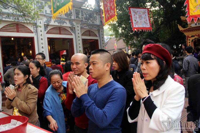Hà Nội: Biển người chen chân đi lễ đầu năm