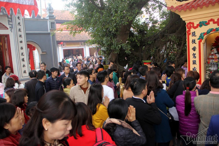 Hà Nội: Biển người chen chân đi lễ đầu năm