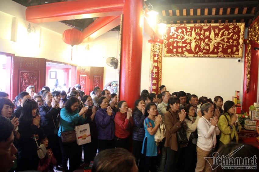 Hà Nội: Biển người chen chân đi lễ đầu năm