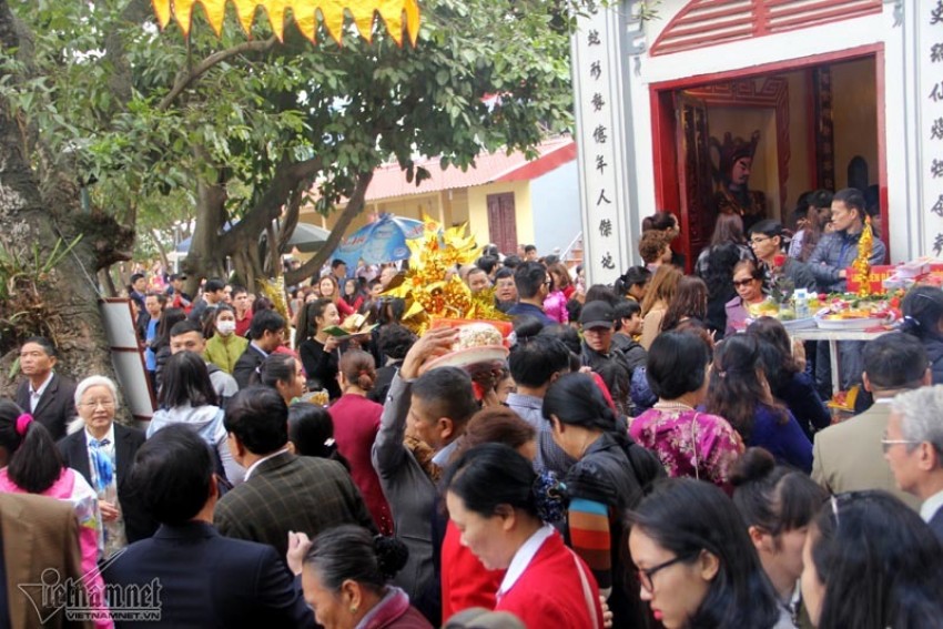 Hà Nội: Biển người chen chân đi lễ đầu năm