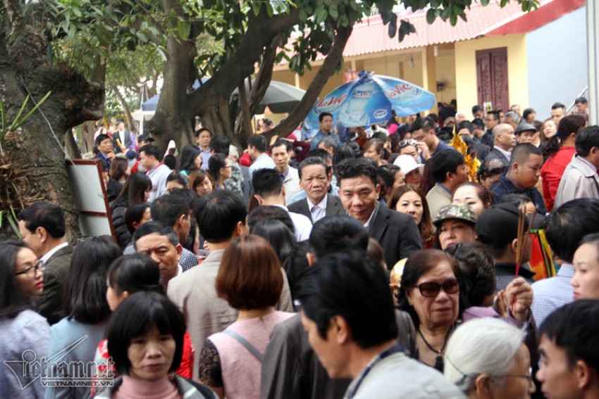 Hà Nội: Biển người chen chân đi lễ đầu năm
