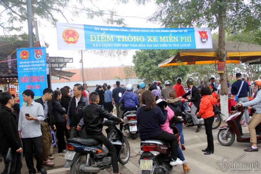 Hà Nội: Biển người chen chân đi lễ đầu năm