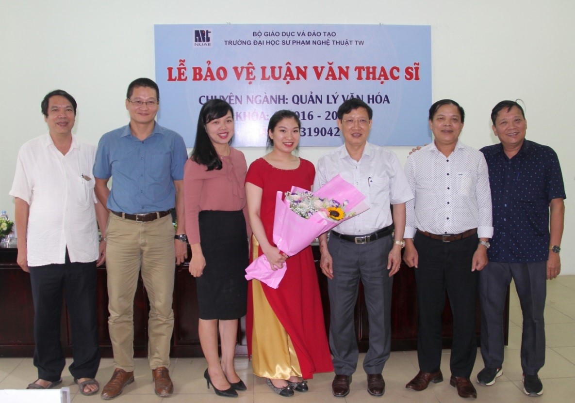 Lễ bảo vệ luận văn của học viên Nguyễn Thị Hương (K6) - Chuyên ngành Quản lý văn hóa
