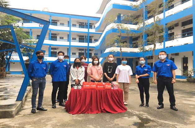 ĐOÀN THANH NIÊN ĐỒNG HÀNH, CHIA SẺ VỚI SINH VIÊN MÙA DỊCH COVID – 19