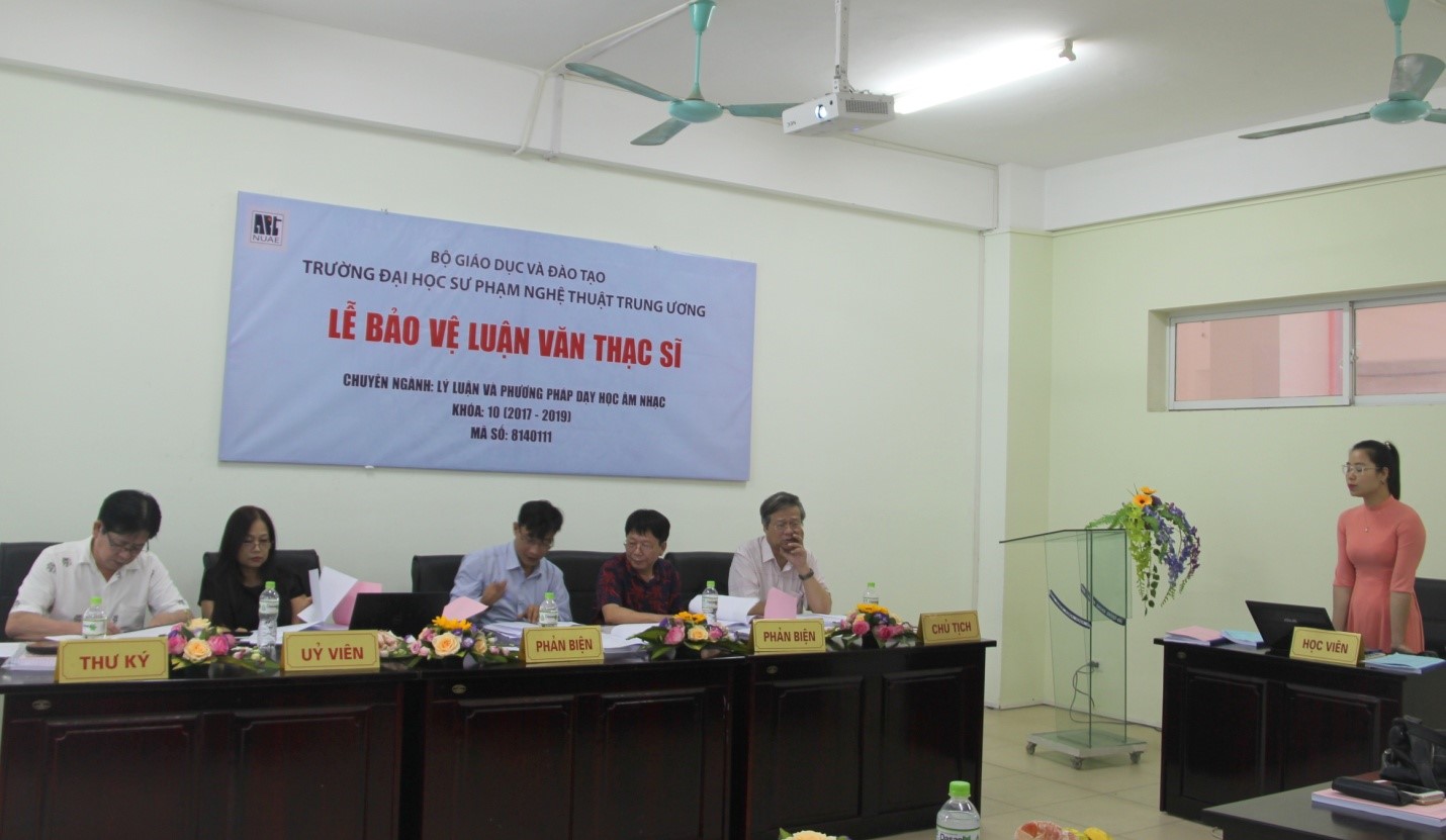 Lễ bảo vệ luận văn của hai học viên Hoàng Bích Huệ và Hoàng Thị Hồng Nhung (k10) - Chuyên ngành Lý luận và Phương pháp dạy học Âm nhạc