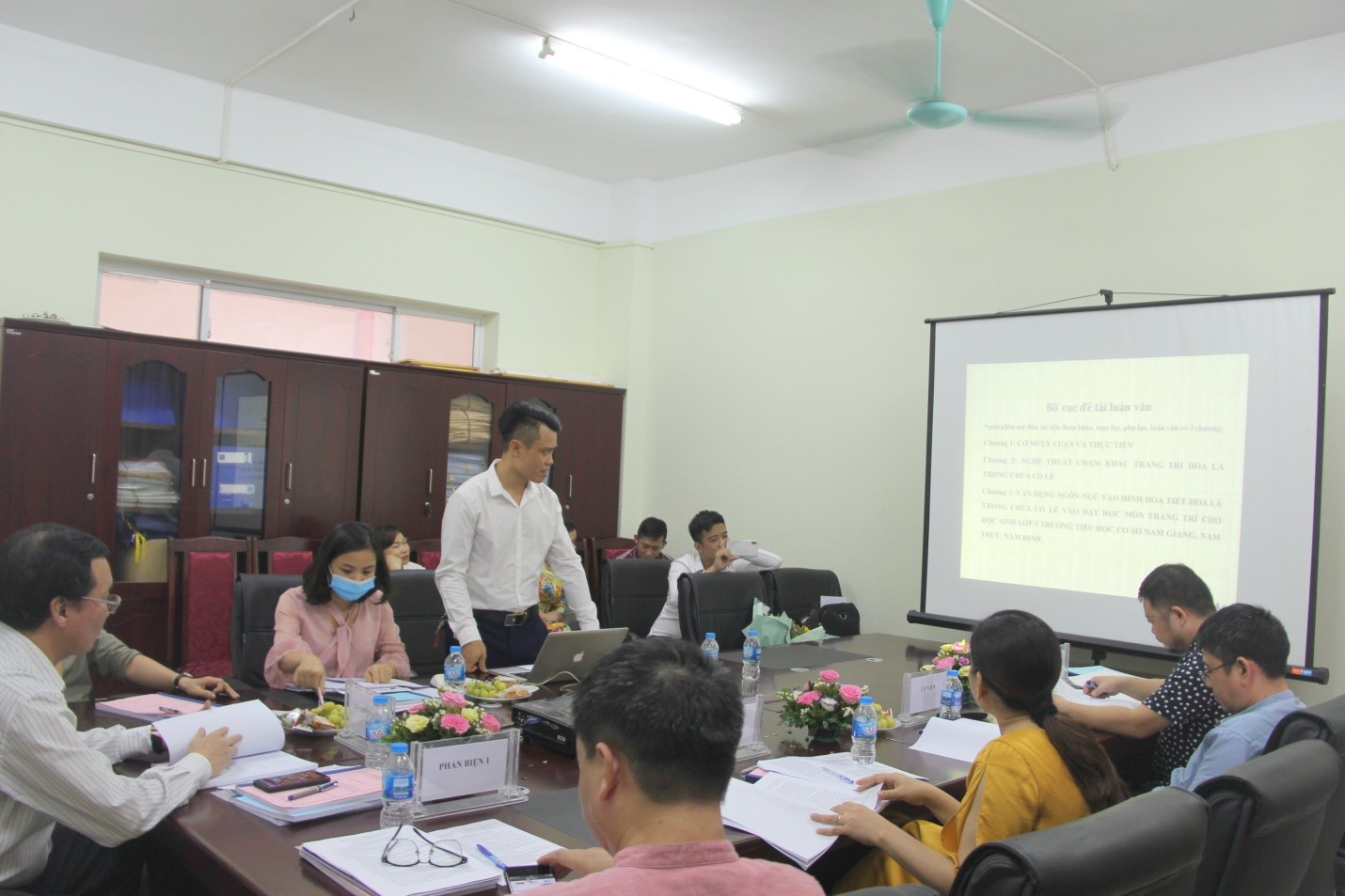 Lễ bảo vệ luận văn của hai học viên Nguyễn Thị Thanh Nga và Nguyễn Tiến Nhấn (K2, K4) - Chuyên ngành Lý luận và Phương pháp dạy học bộ môn Mỹ thuật