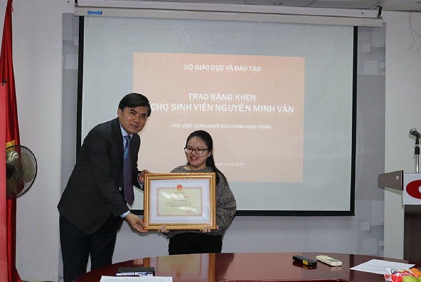 Sinh viên Học viện nhận bằng khen của Bộ trưởng Bộ Giáo dục và Đào tạo