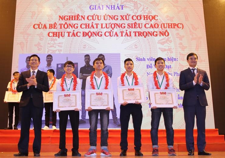 Tổng kết và trao giải thưởng "sinh viên nghiên cứu khoa học" năm 2019