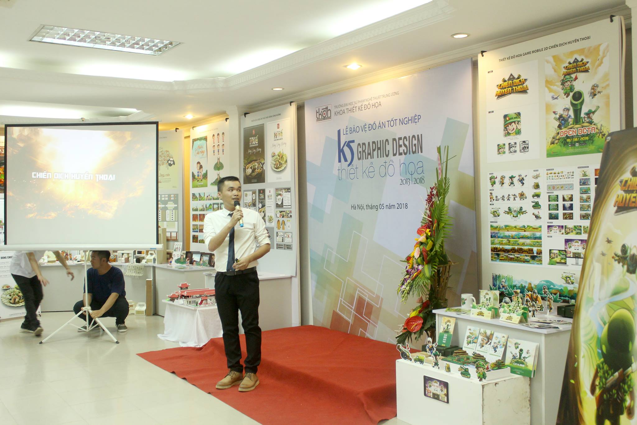 Lễ bảo vệ đồ án tốt nghiệp Đại học Thiết kế Đồ họa khóa V (2013 - 2018) Trường Đại học Sư phạm Nghệ thuật Trung ương