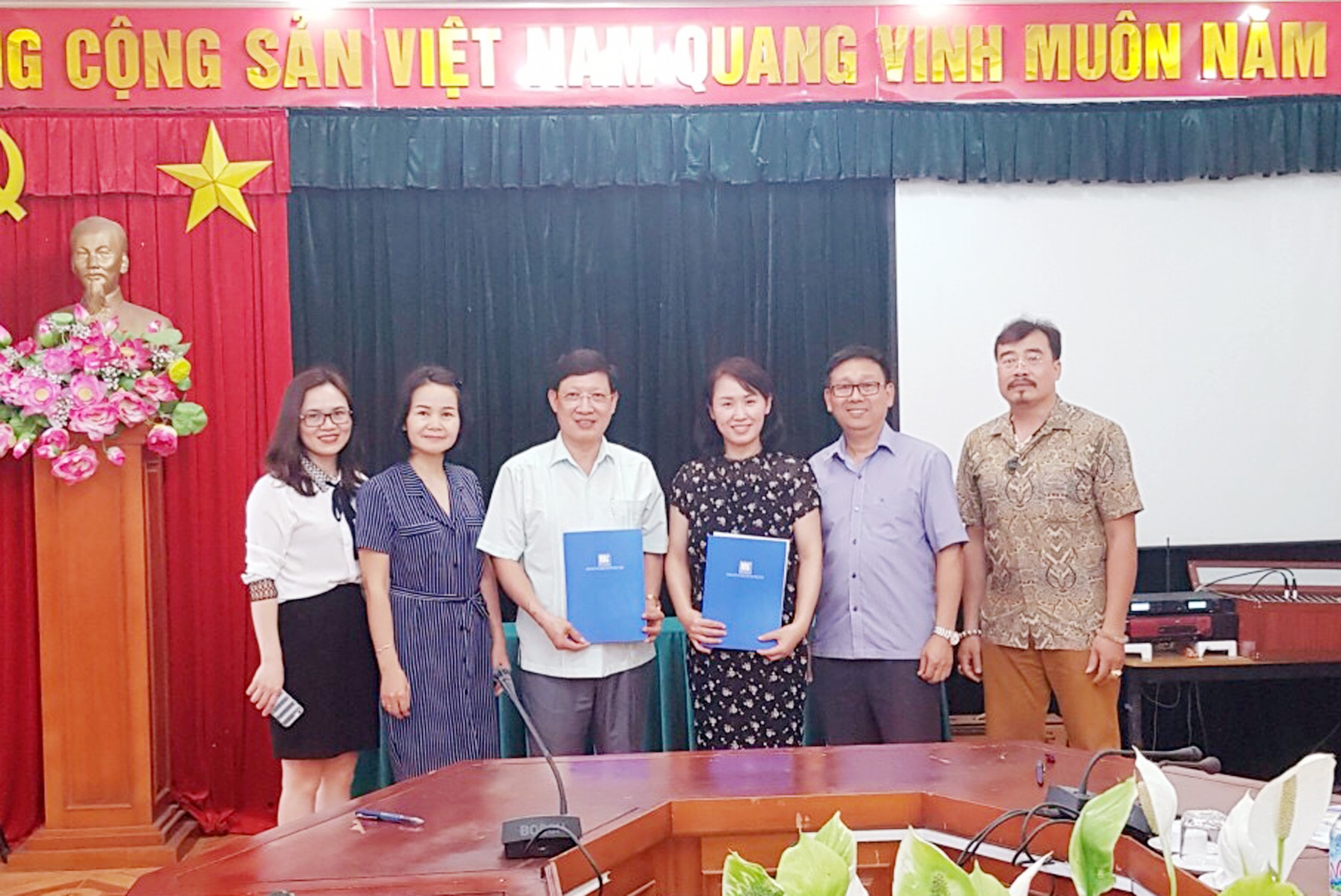 Lễ ký kết thỏa thuận hợp tác giữa Trường ĐHSP Nghệ thuật TW và  Trường Hữu Nghị 80