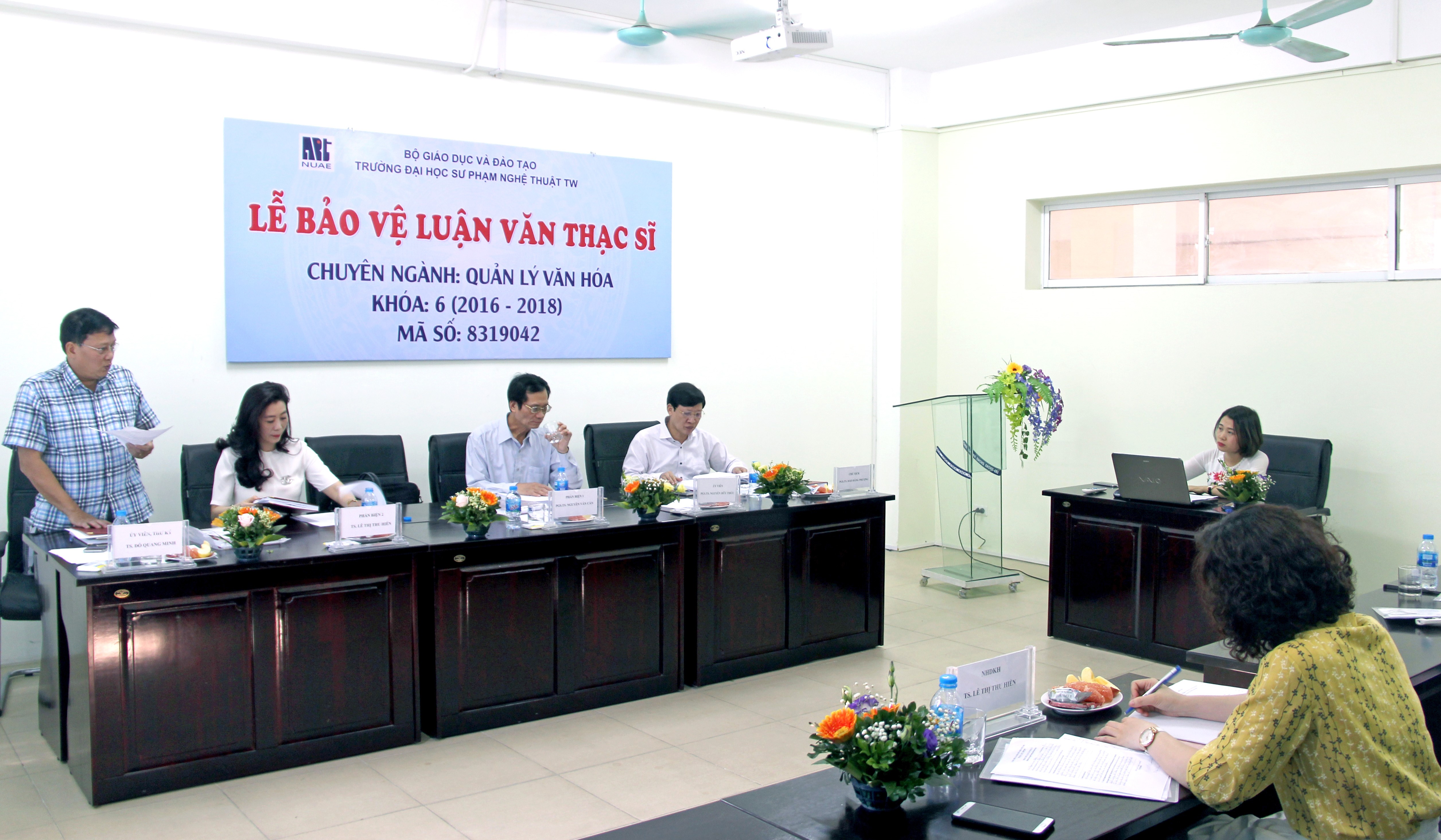 Lễ bảo vệ luận văn của hai học viên Trần Ngọc Ánh (k5) và Phạm Thị Liên (k6) - Chuyên ngành Quản lý Văn hóa