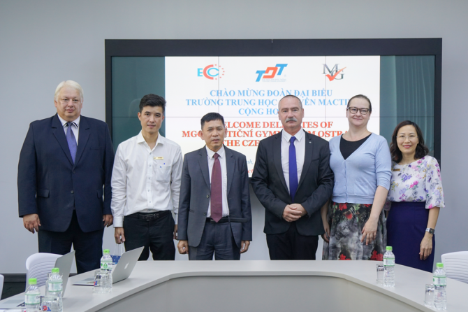 Học sinh trung học Cộng hòa Czech trải nghiệm tại Đại học Tôn Đức Thắng