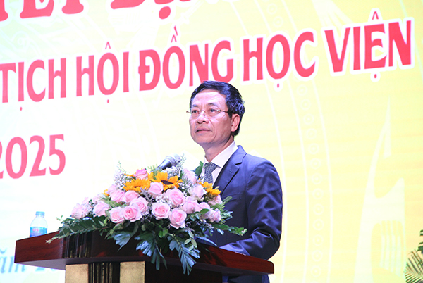Bộ trưởng Nguyễn Mạnh Hùng: “Mô hình hai lớp: Vừa có Hội đồng Học viện, vừa có Ban Giám đốc sẽ đem lại sức mạnh nhân đôi cho Học viện Công nghệ Bưu chính Viễn thông”