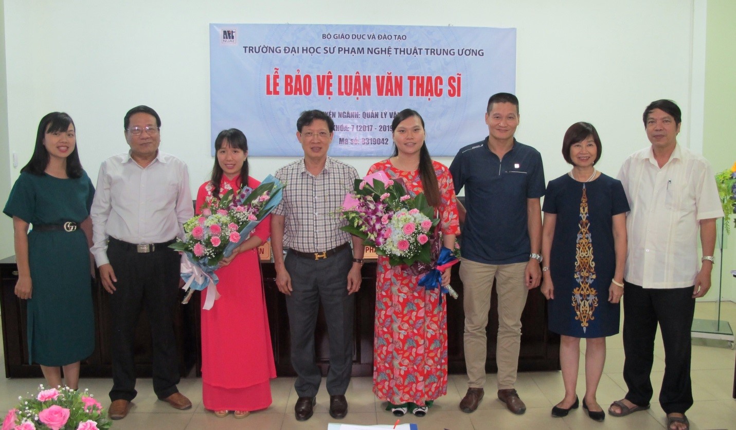 Lễ bảo vệ luận văn của hai học viên Bùi Thanh Hường   và Lê Kim Ngân (K7) - Chuyên ngành Quản lý văn hóa