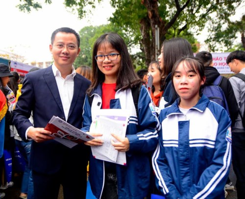 Không ghi hình thức đào tạo, xếp loại trên văn bằng ĐH: Không ảnh hưởng đến năng lực người được cấp bằng