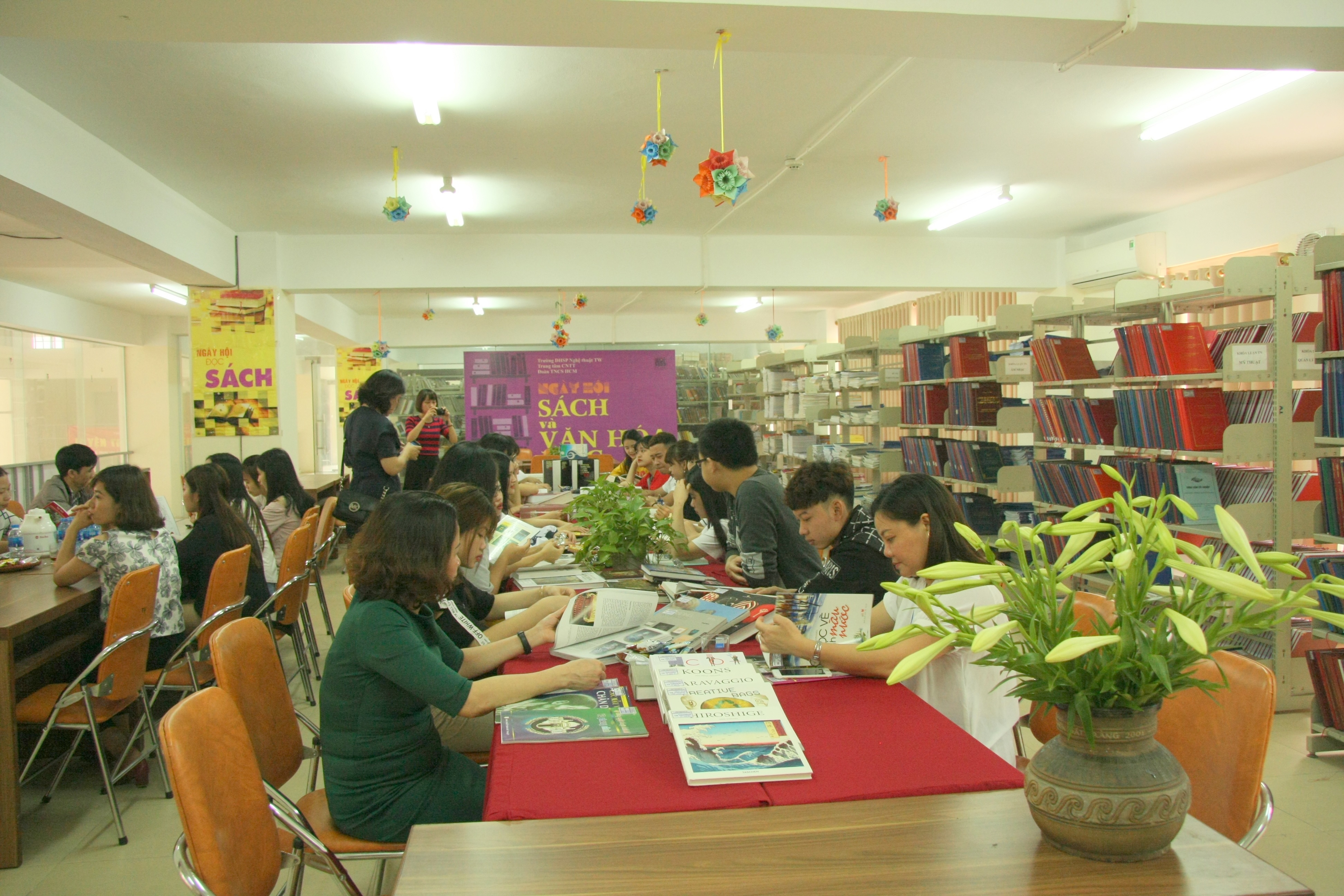 Sôi nổi “Ngày hội đọc sách” của Trường ĐHSP Nghệ thuật TW