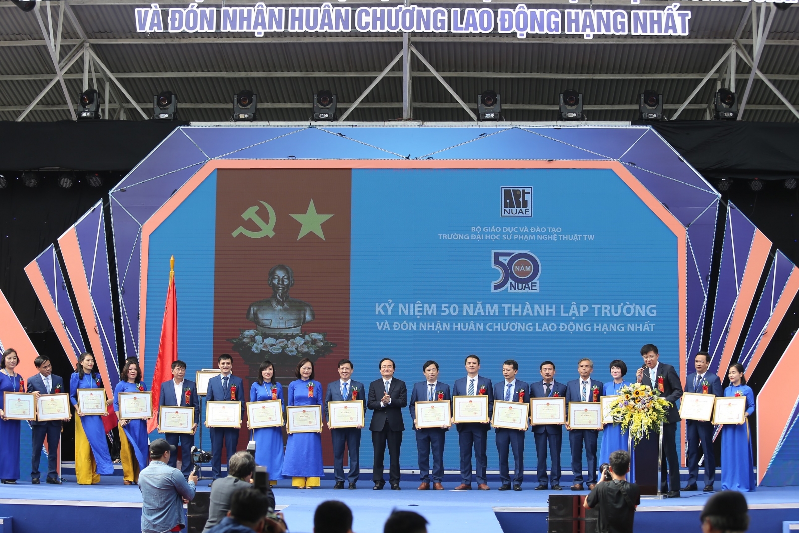 Kỷ niệm 50 năm thành lập Trường ĐHSP Nghệ thuật TW  Và đón nhận Huân chương Lao động hạng Nhất