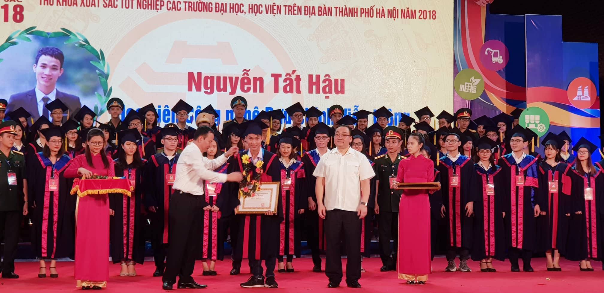 Sinh viên PTIT được vinh đanh tại Lễ tuyên dương Thủ khoa xuất sắc tốt nghiệp các trường đại học, Học viện trên địa bàn thành phố Hà Nội năm 2018