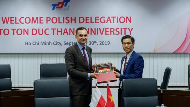 Đoàn đại biểu Ba Lan đến thăm Đại học Tôn Đức Thắng