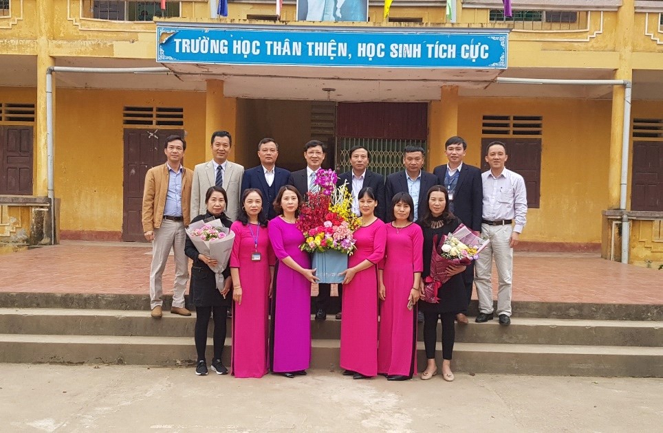 TRAO TẶNG THIẾT BỊ HỌC TẬP  TẠI TRƯỜNG TRUNG HỌC CƠ SỞ MINH HẠC