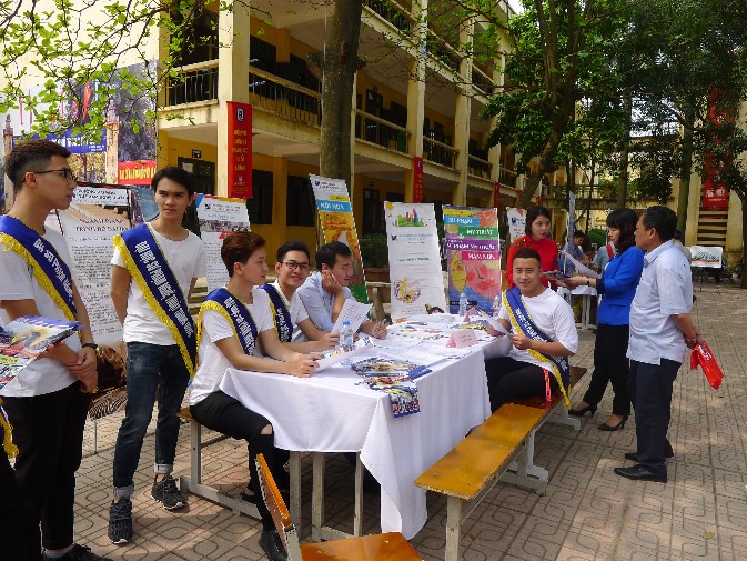 Giáo viên giảng dạy Nghệ thuật nhu cầu nhân sự cần thiết trong trường phổ thông