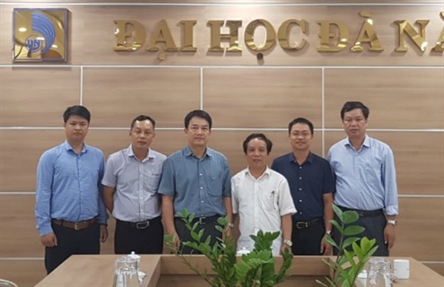 Giám đốc Đại học Đà Nẵng tiếp và làm việc với Viện trưởng và đoàn công tác của Viện Năng lượng nguyên tử Việt Nam