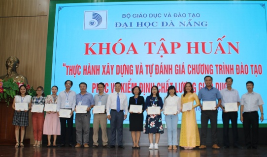 Đại học Đà Nẵng tổng kết, bế mạc Khóa Tập huấn thực hành xây dựng và tự đánh giá chương trình đào tạo phục vụ kiểm định chất lượng giáo dục