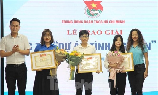 Dự án kết nối kiến tạo văn hóa giao thông của sinh viên Đại học Đà Nẵng được trao giải Top 10 "Dự án tình nguyện Việt Nam-2020"