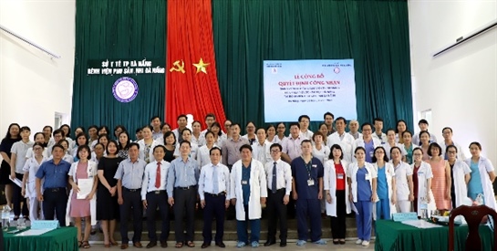 Đại học Đà Nẵng trao Quyết định giảng viên cơ hữu, thỉnh giảng giảng dạy tại Khoa Y Dược cho các bác sĩ, cán bộ Bệnh viện Phụ sản-Nhi Đà Nẵng
