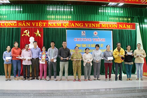 Công đoàn Đại học Đà Nẵng tặng quà cho người có hoàn cảnh khó khăn nhân dịp Tết Canh Tý