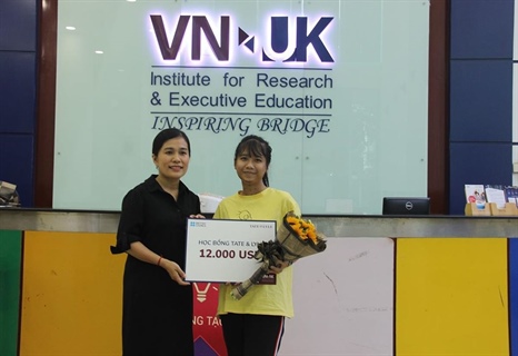 Cô nữ sinh vượt qua hủ tục của bản làng để vào Đại học