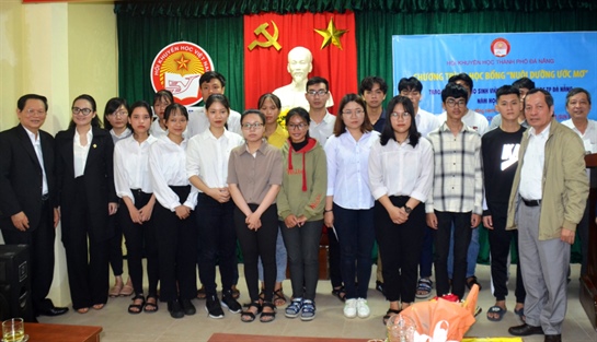 Sinh viên Đại học Đà Nẵng được nhận Học bổng “Nuôi dưỡng ước mơ” của Hội khuyến học thành phố Đà Nẵng và Tập đoàn Sungroup